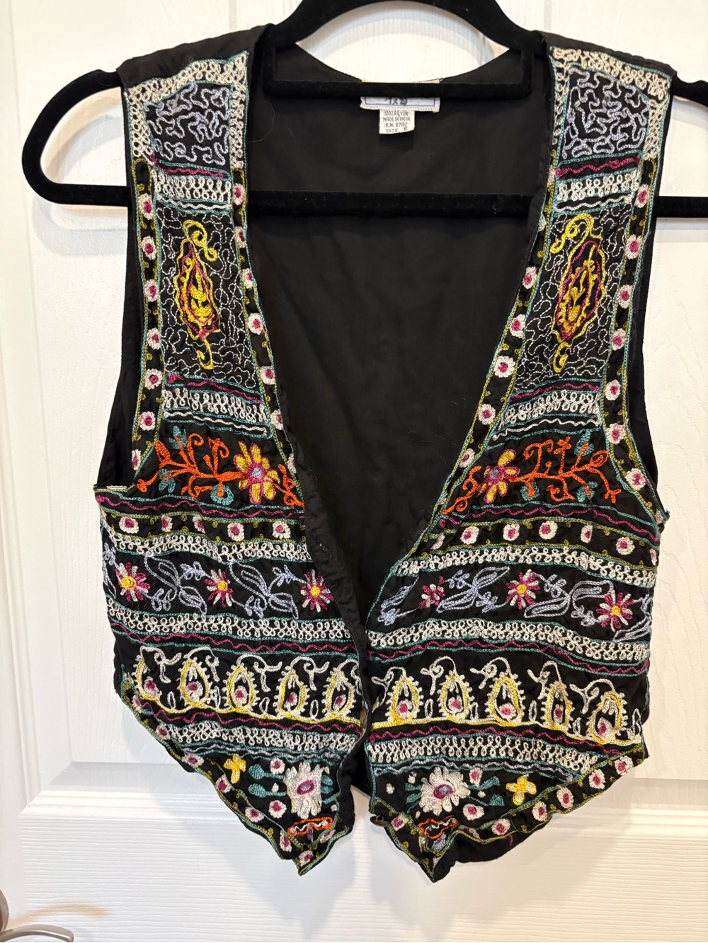 Vintage Magazine Embroidered Black Women's Vest - Multicolor Floral Detail #1189